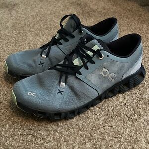 Blue and green on clouds size 7.5